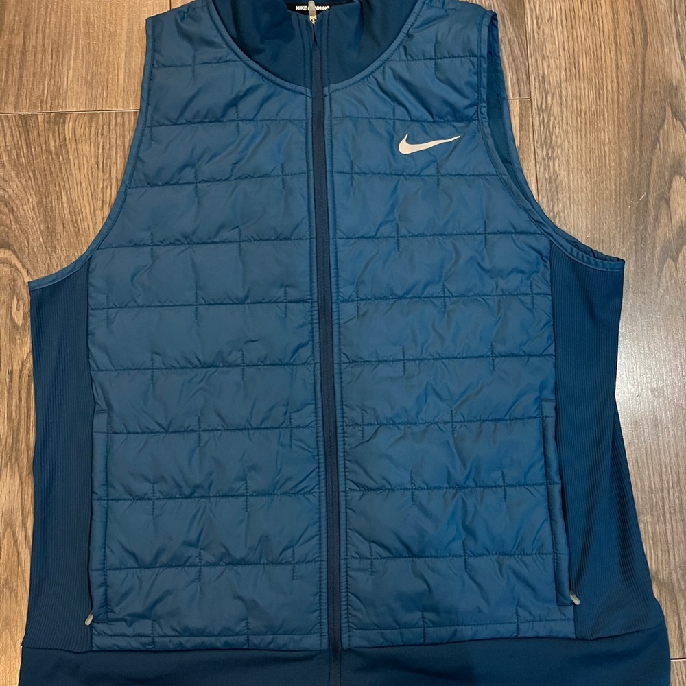 Nike Therma Women's Synthetic-Fill Running Vest large